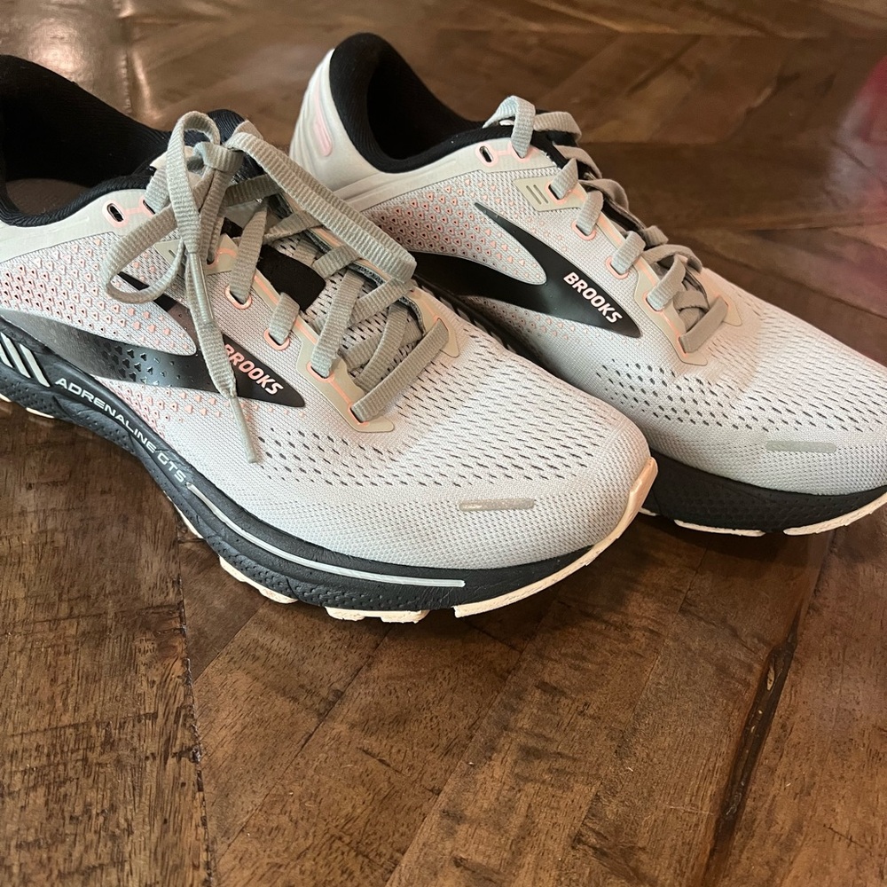 Brooks adrenaline GTS womens size 9